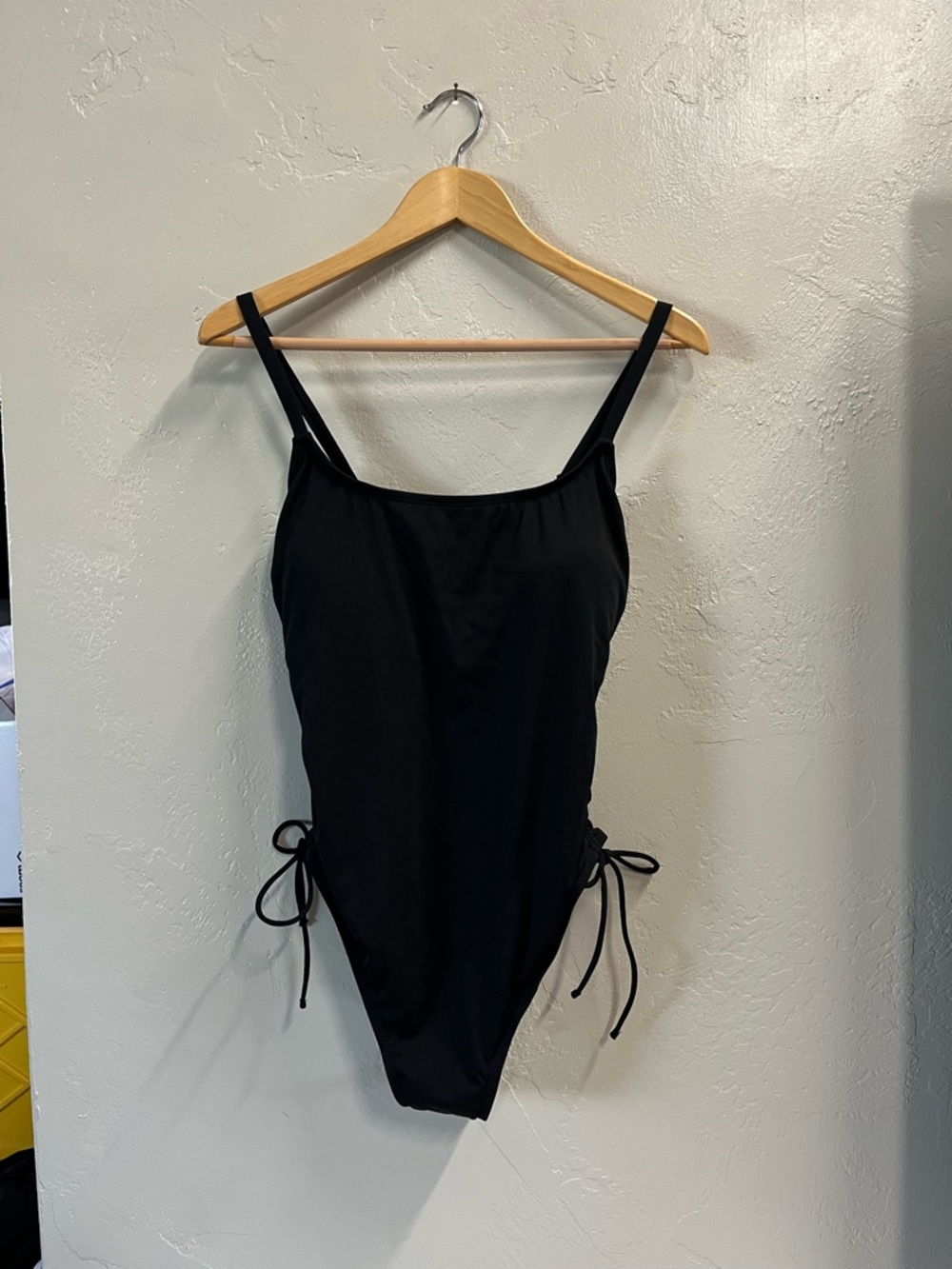 Shade & Shore Women’s Black Ribbed One-Piece Swimsuit Size 14 NWOT Scoop Neck
